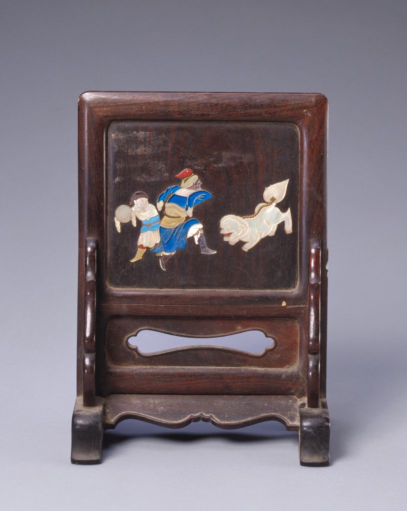 图片[1]-Red sandalwood side seat with hundreds of treasures inlaid with lion picture-China Archive